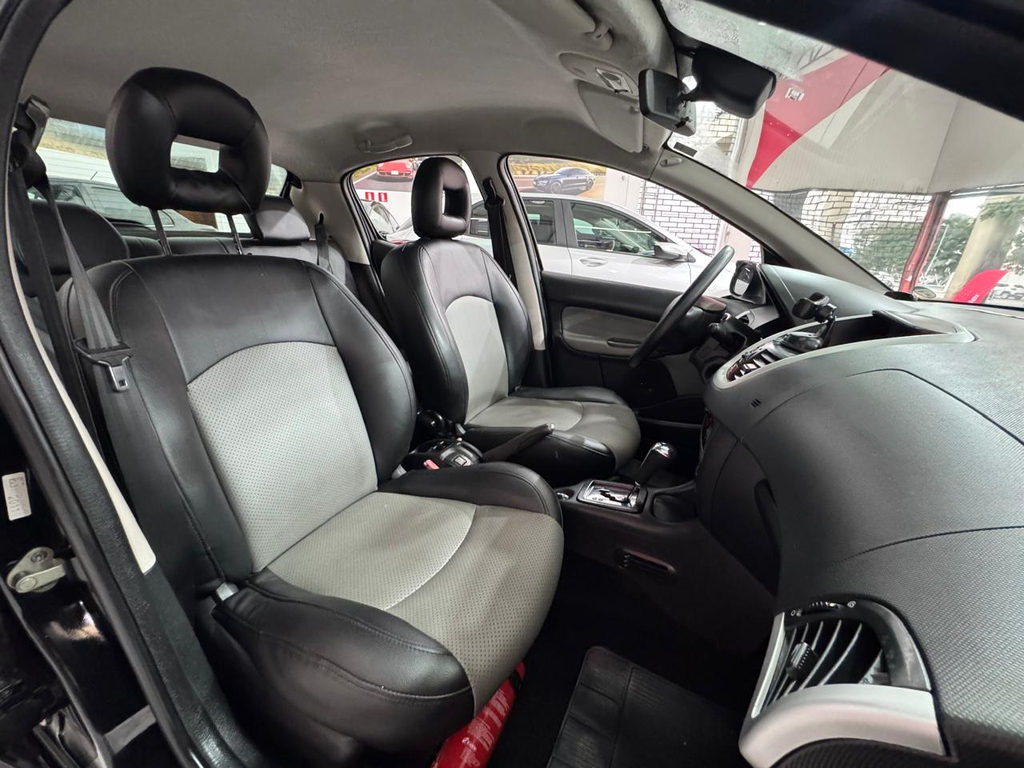 Peugeot 207 Preto