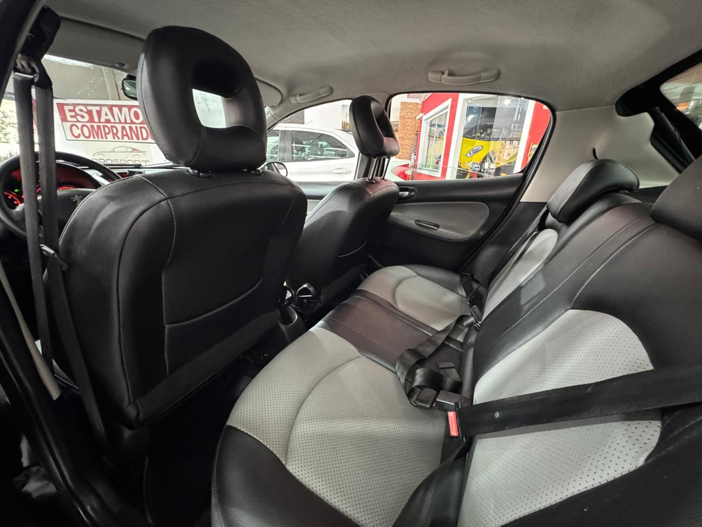 Peugeot 207 Preto
