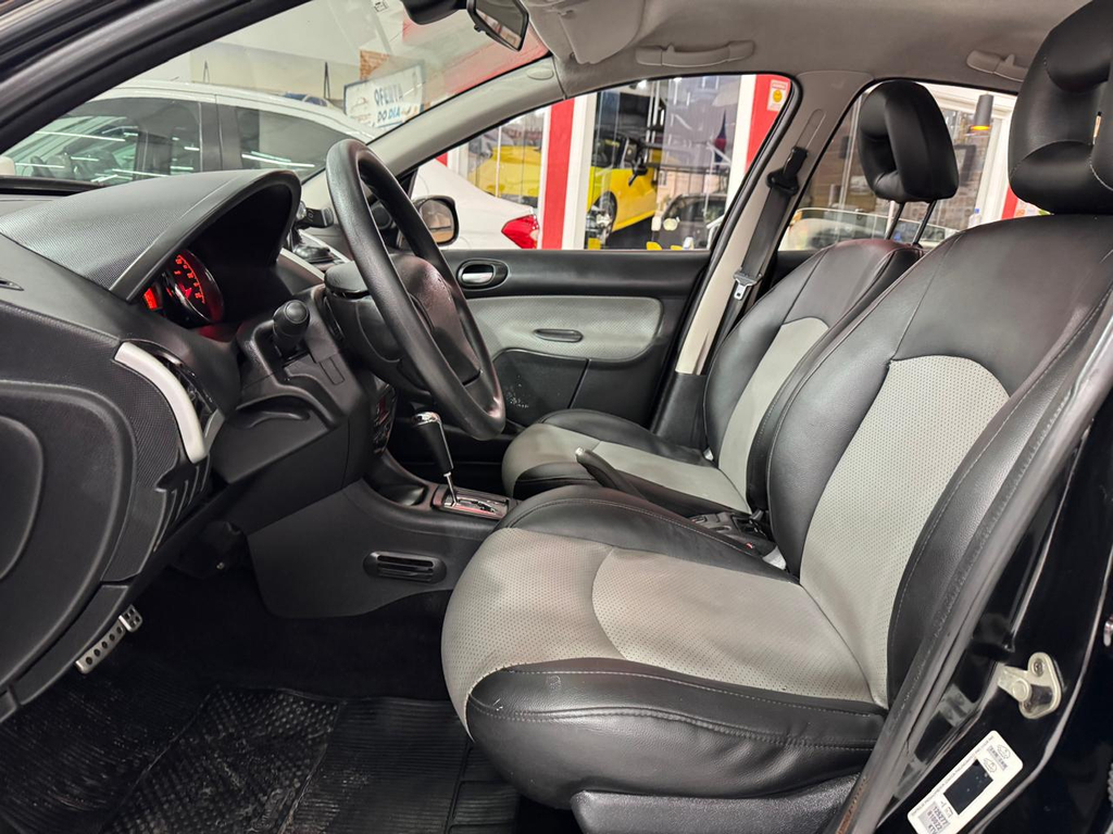 Peugeot 207 Preto
