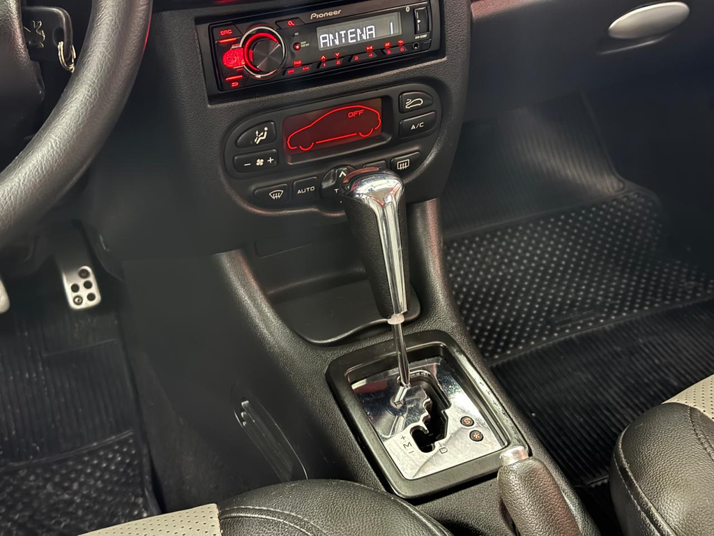 Peugeot 207 Preto