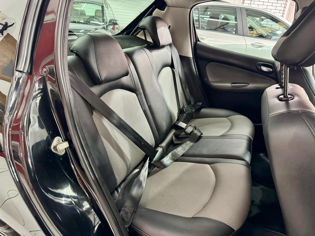 Peugeot 207 Preto