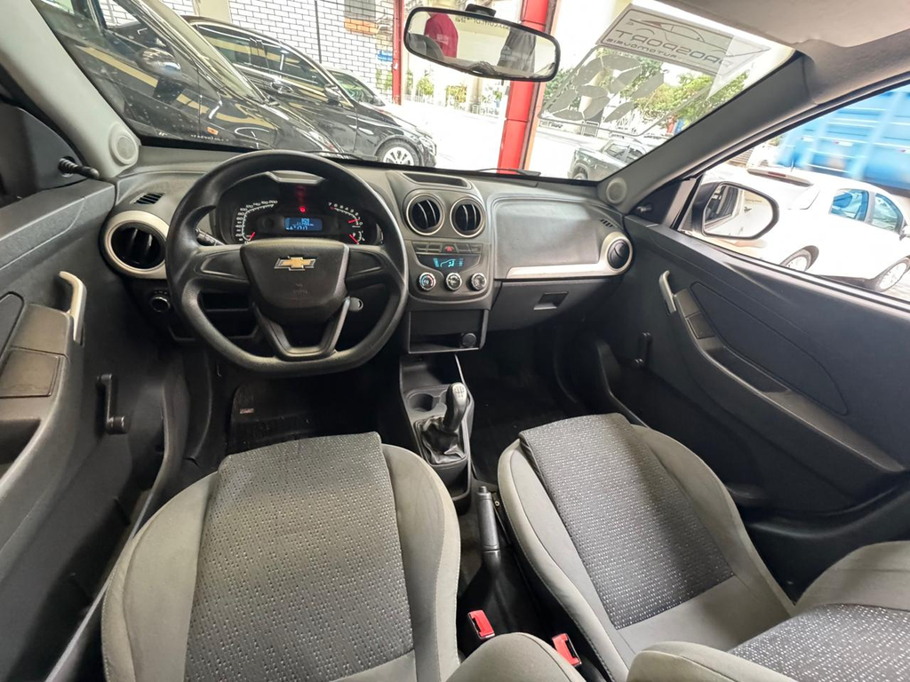 Chevrolet Montana Prata
