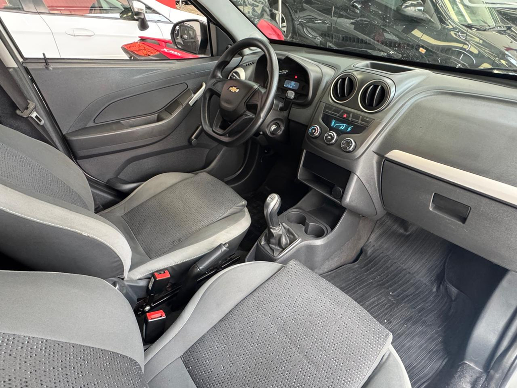 Chevrolet Montana Prata