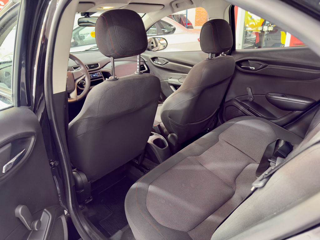 Chevrolet Onix Preto