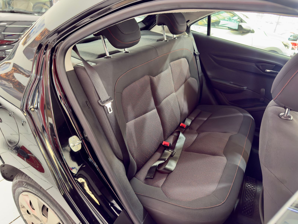 Chevrolet Onix Preto
