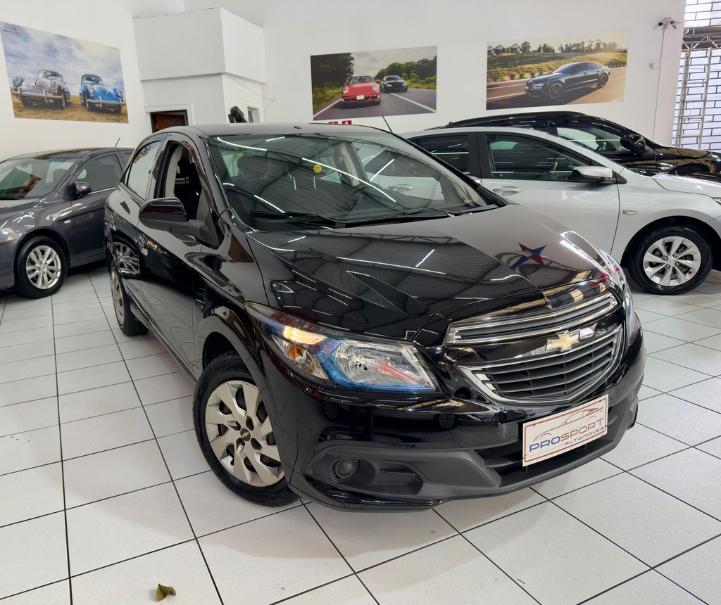 Chevrolet Onix Preto