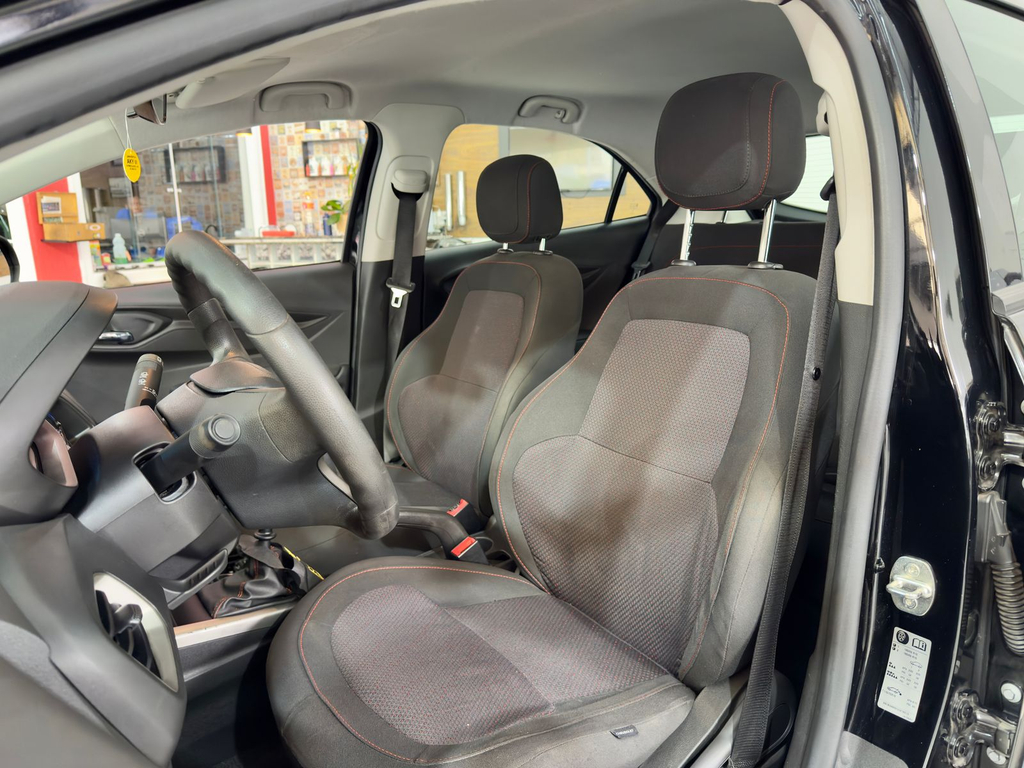 Chevrolet Onix Preto
