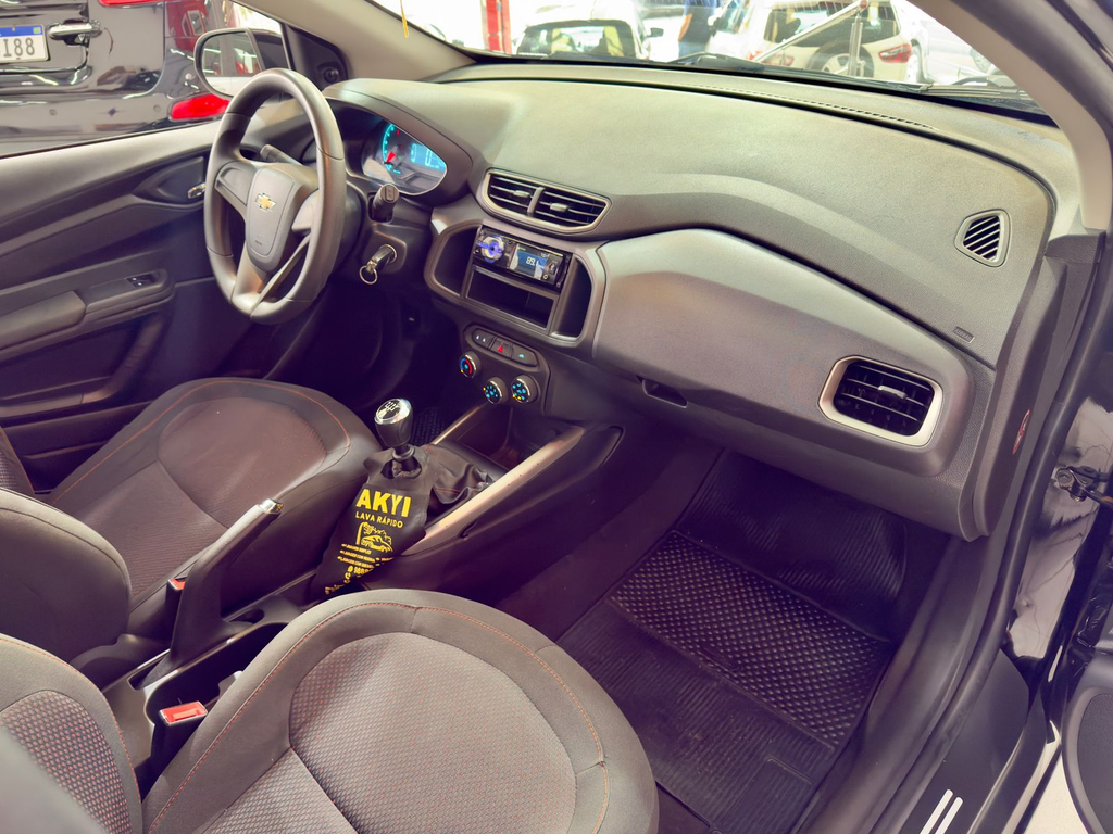 Chevrolet Onix Preto