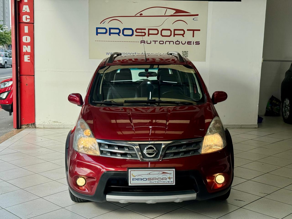 Nissan Livina Vermelho
