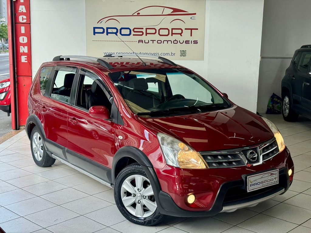 Nissan Livina Vermelho