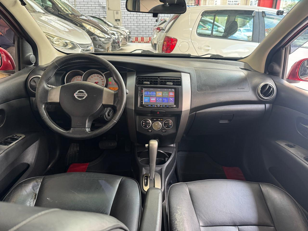 Nissan Livina Vermelho