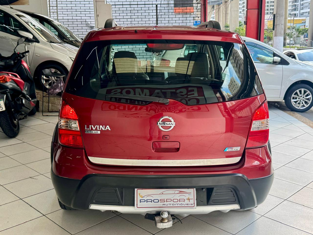Nissan Livina Vermelho
