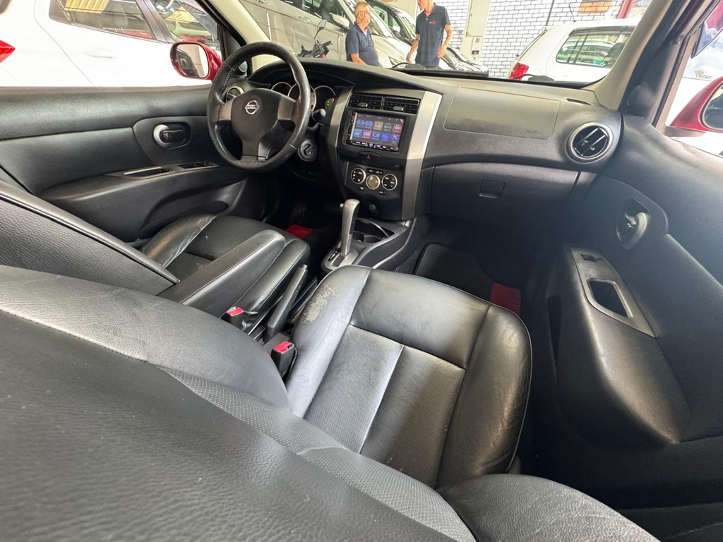 Nissan Livina Vermelho