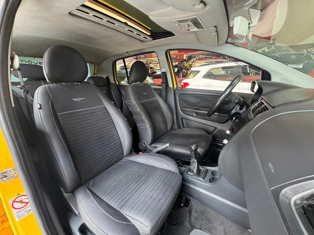 Volkswagen CrossFox Amarelo