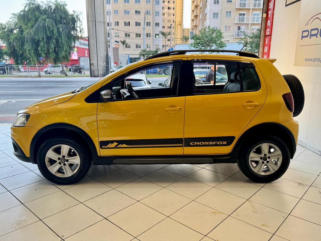 Volkswagen CrossFox Amarelo