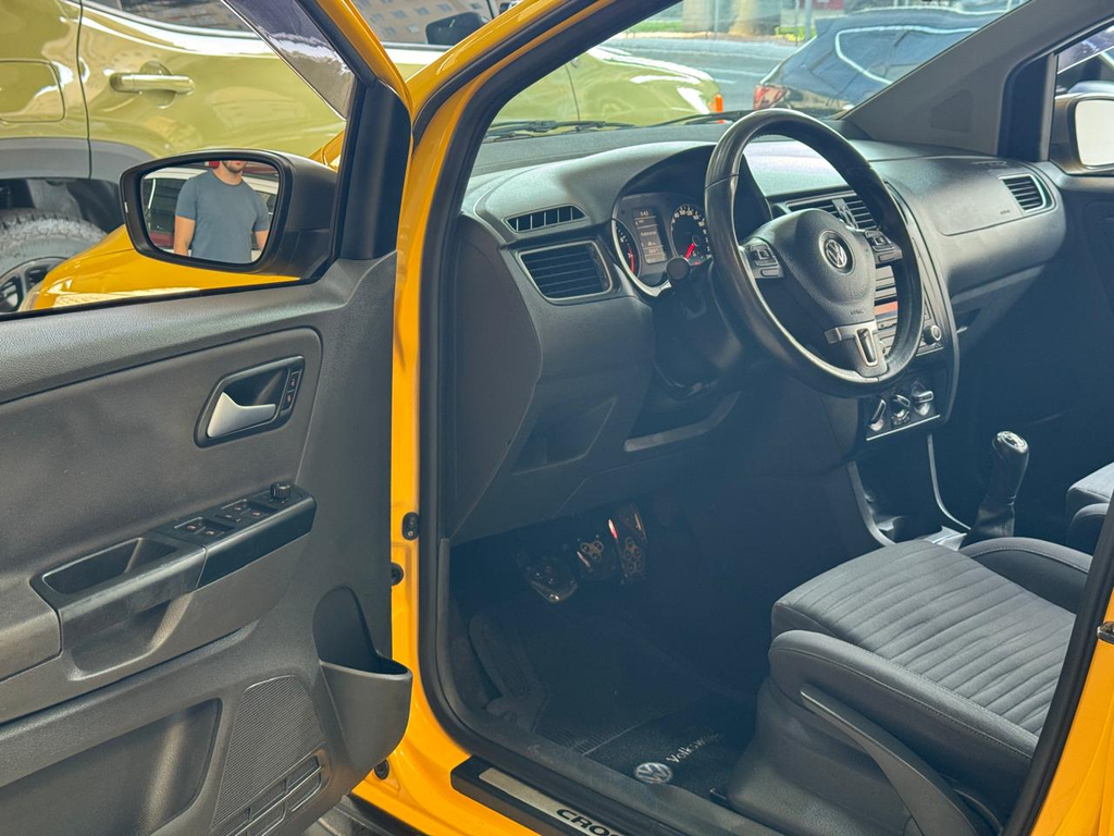 Volkswagen CrossFox Amarelo