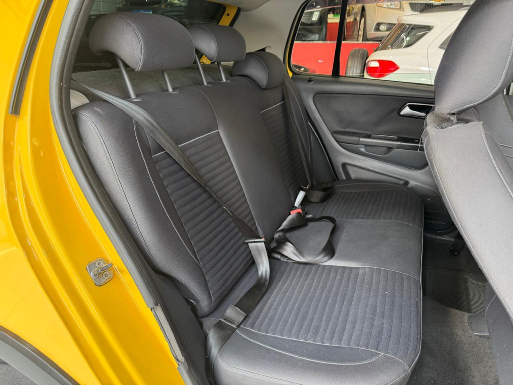 Volkswagen CrossFox Amarelo