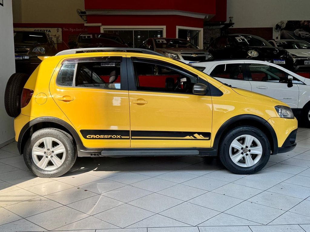 Volkswagen CrossFox Amarelo