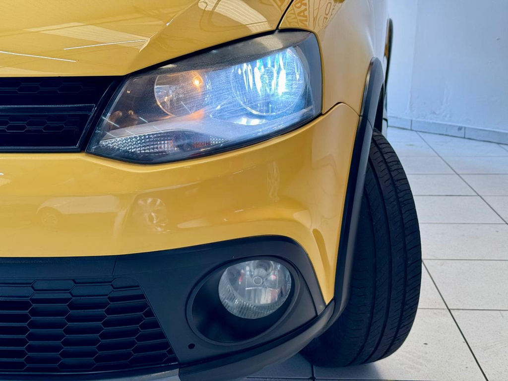 Volkswagen CrossFox Amarelo