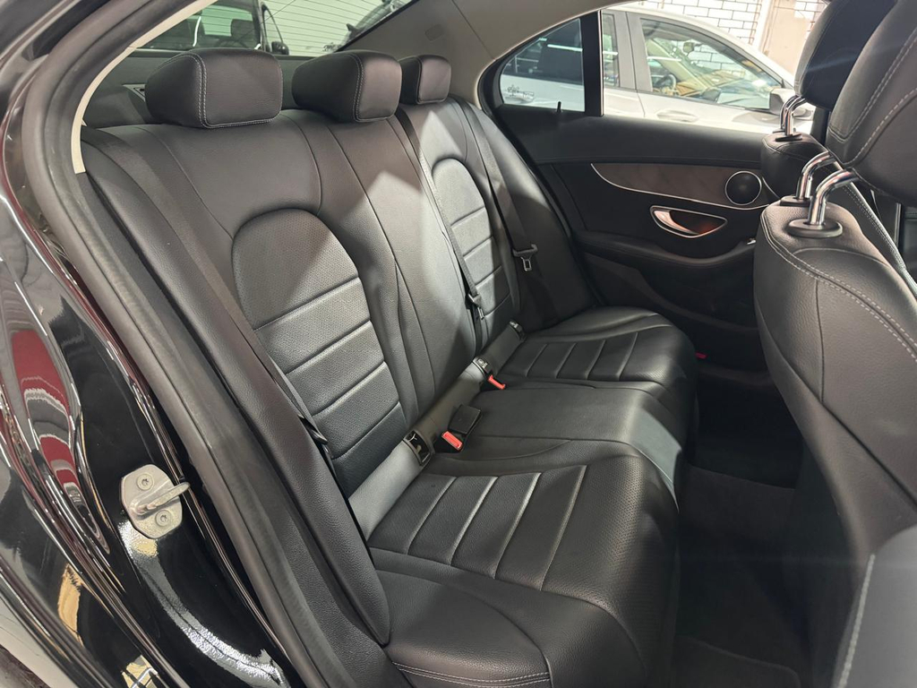 Mercedes Benz C-180 Preto