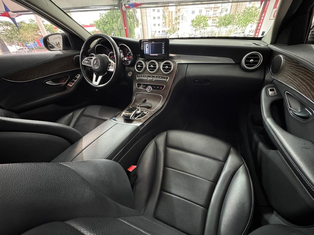 Mercedes Benz C-180 Preto
