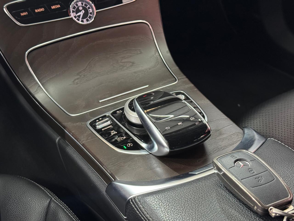 Mercedes Benz C-180 Preto