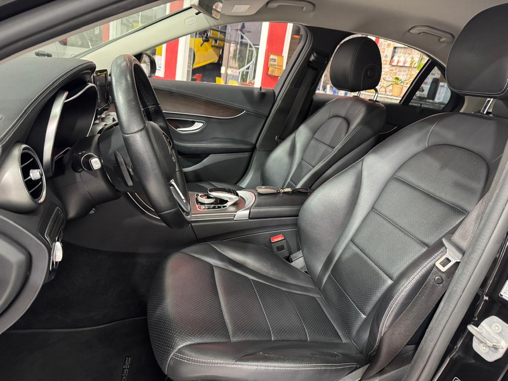 Mercedes Benz C-180 Preto