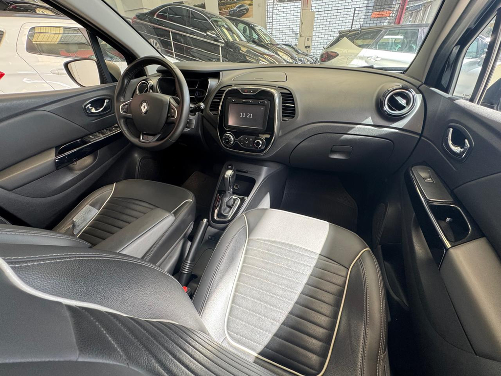 Renault Captur Preto
