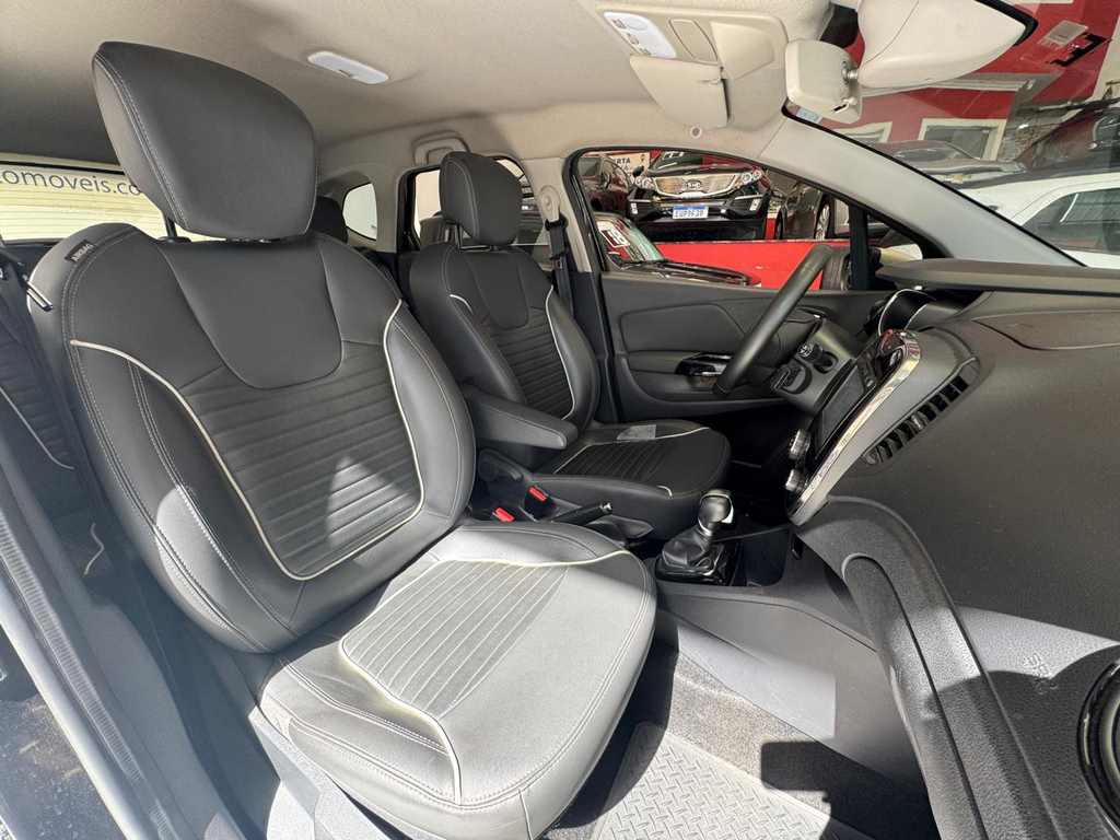 Renault Captur Preto