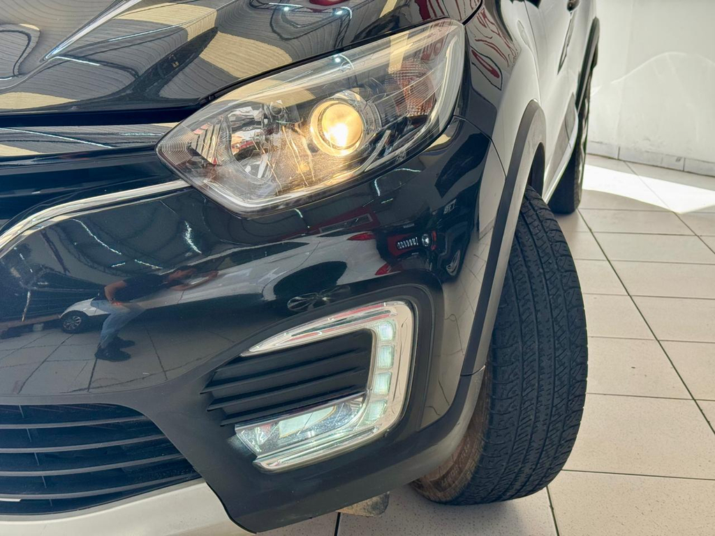 Renault Captur Preto