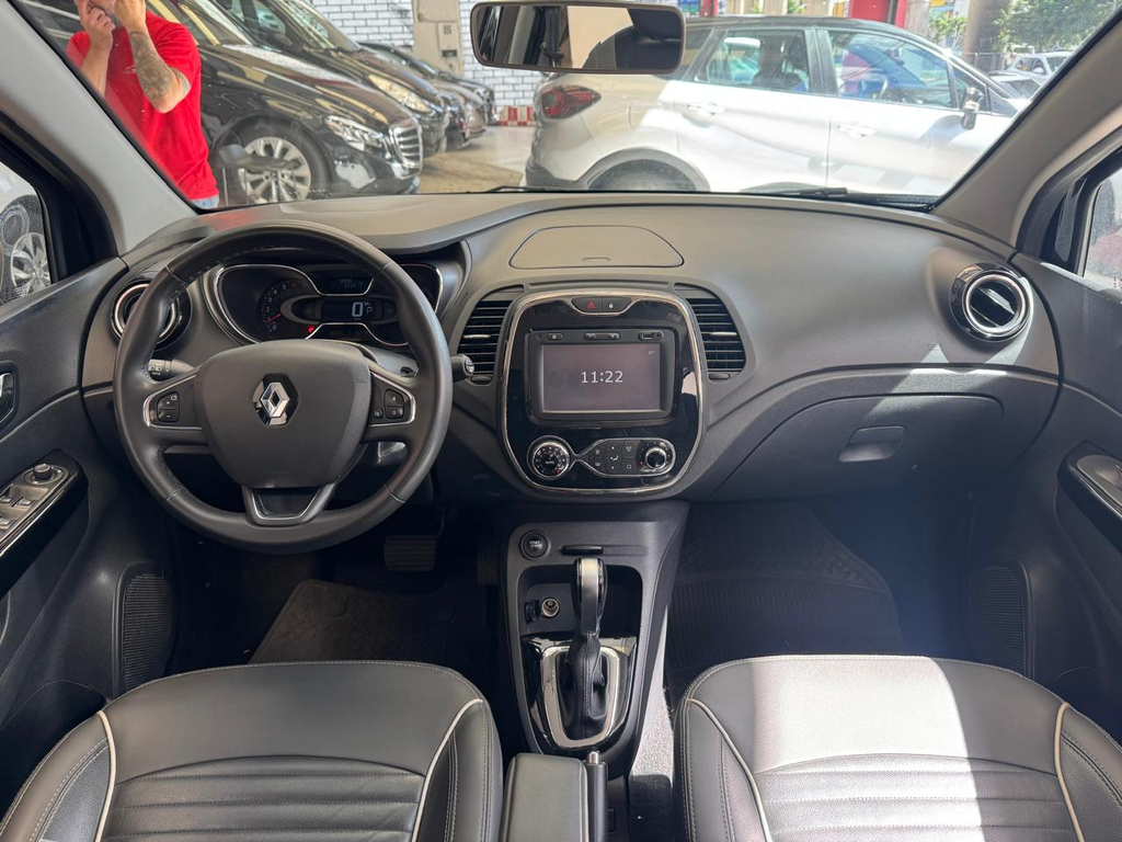 Renault Captur Preto