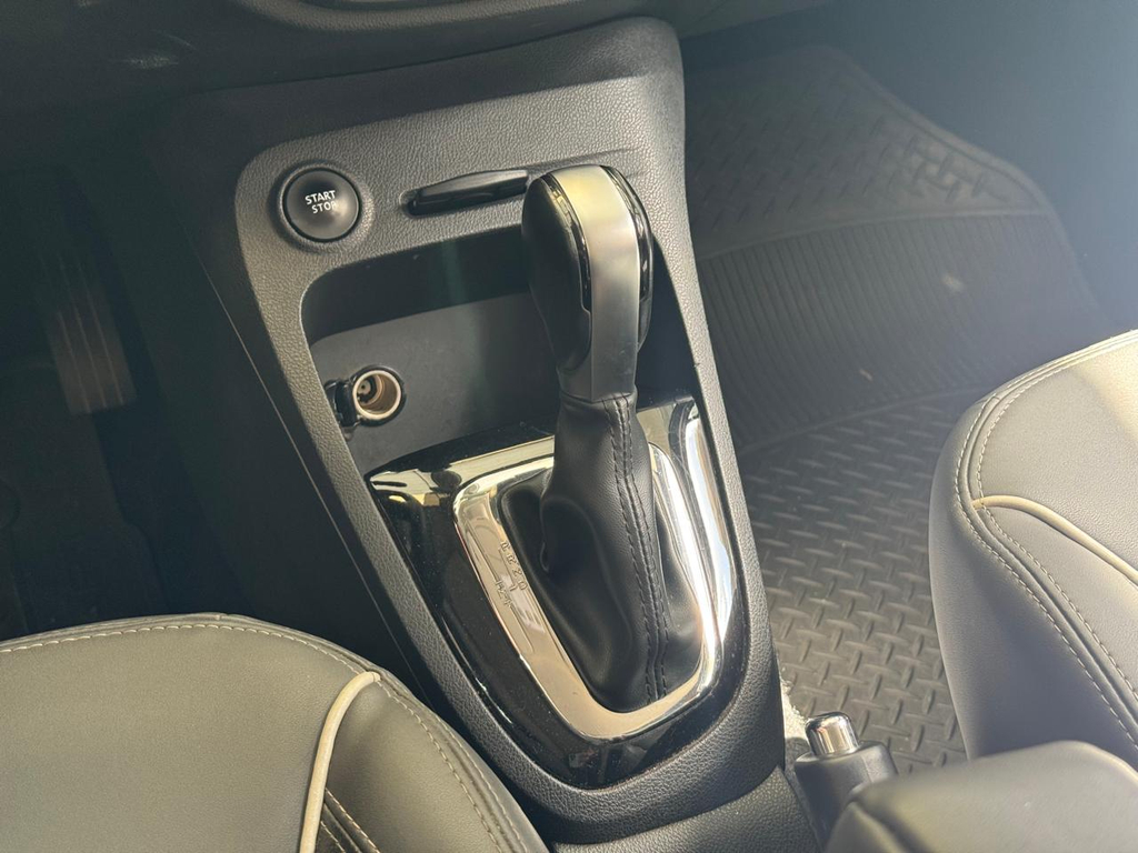 Renault Captur Preto