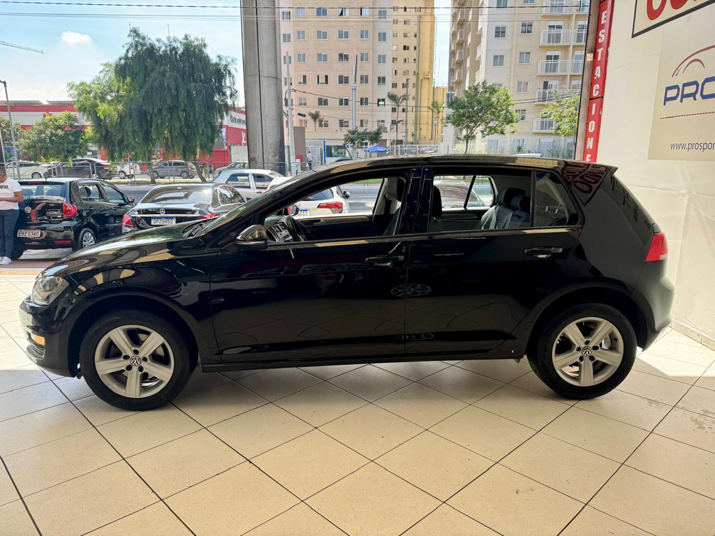 Volkswagen Golf Preto