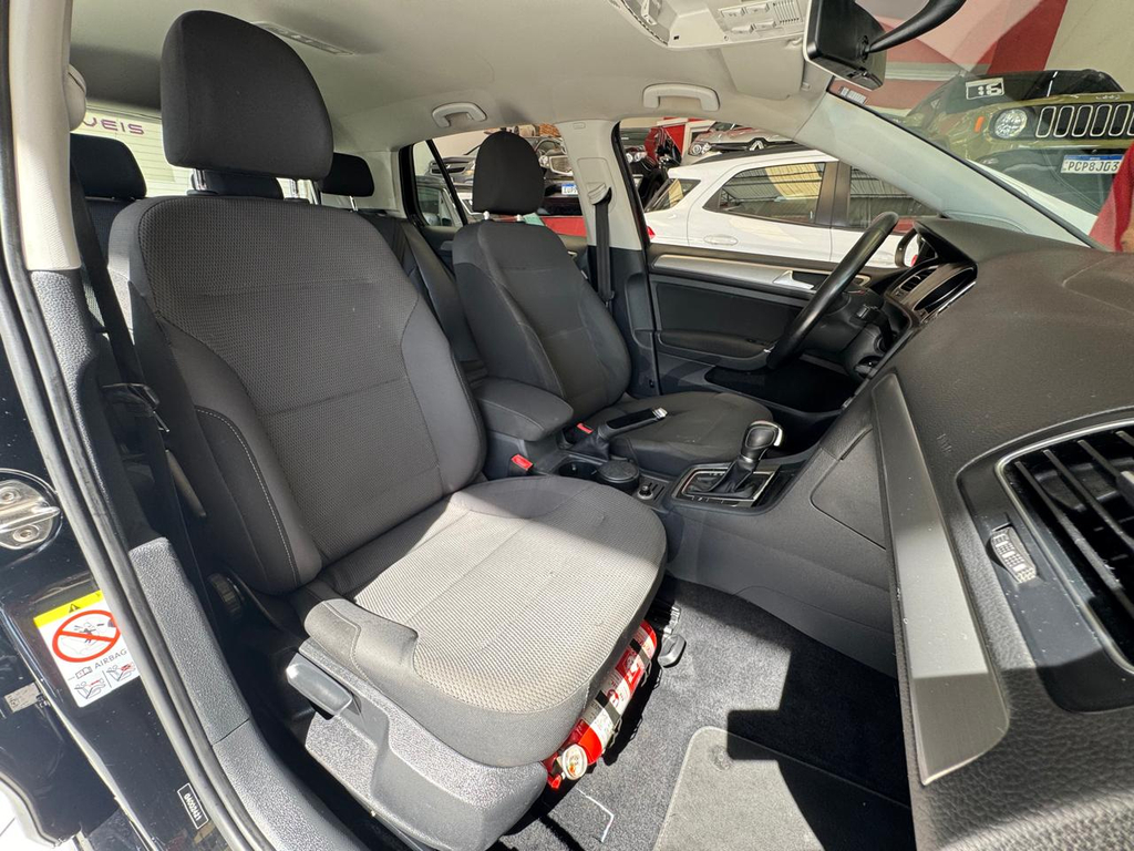Volkswagen Golf Preto