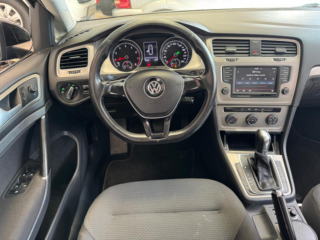 Volkswagen Golf Preto