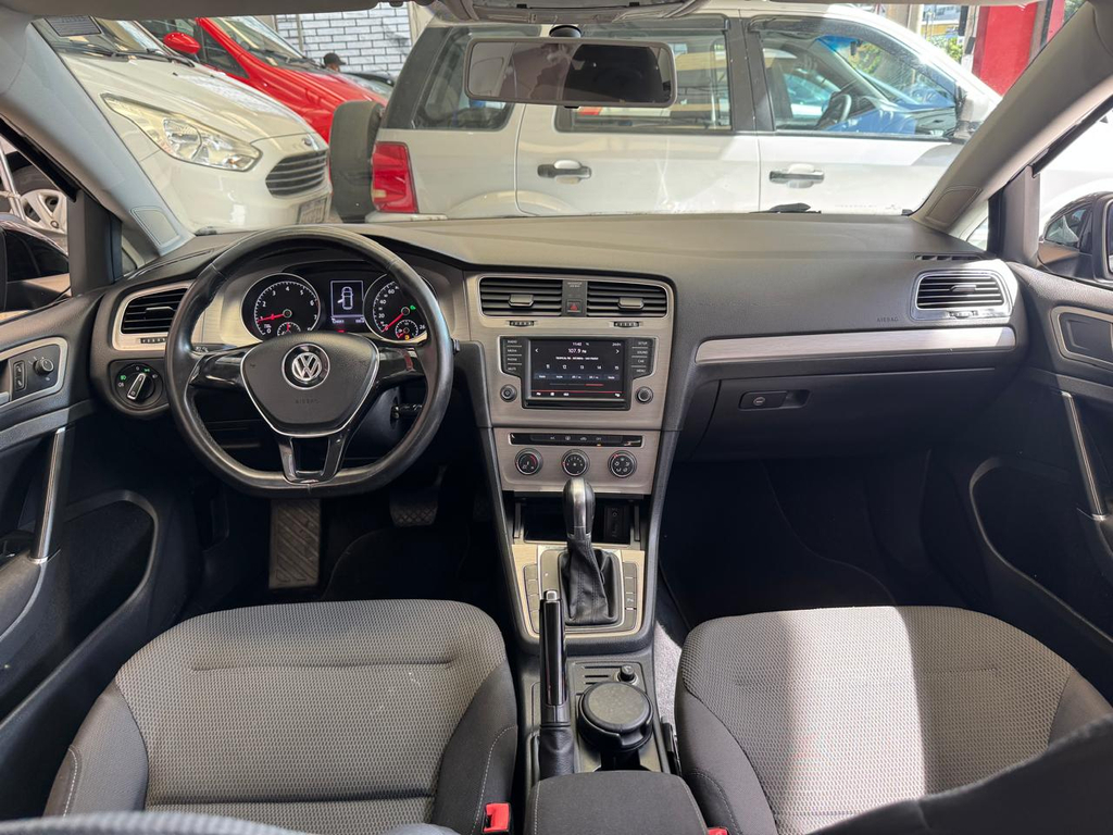 Volkswagen Golf Preto
