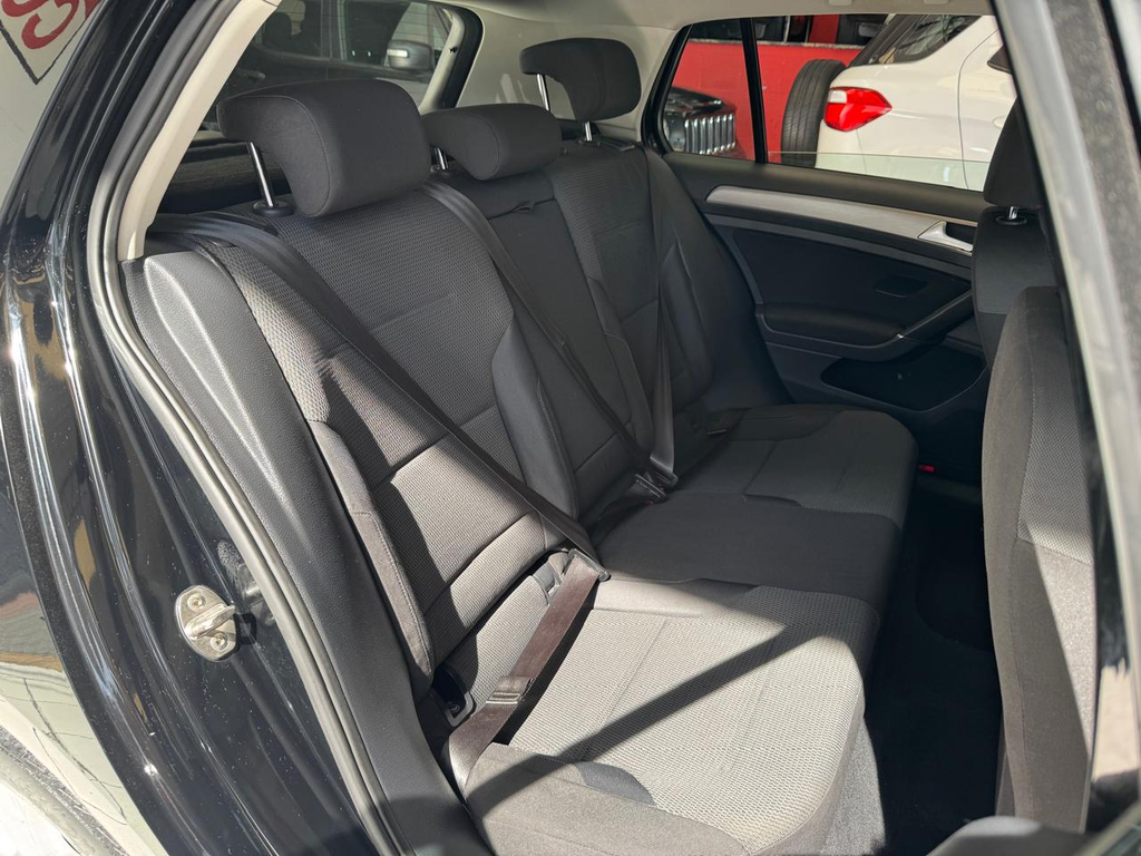 Volkswagen Golf Preto