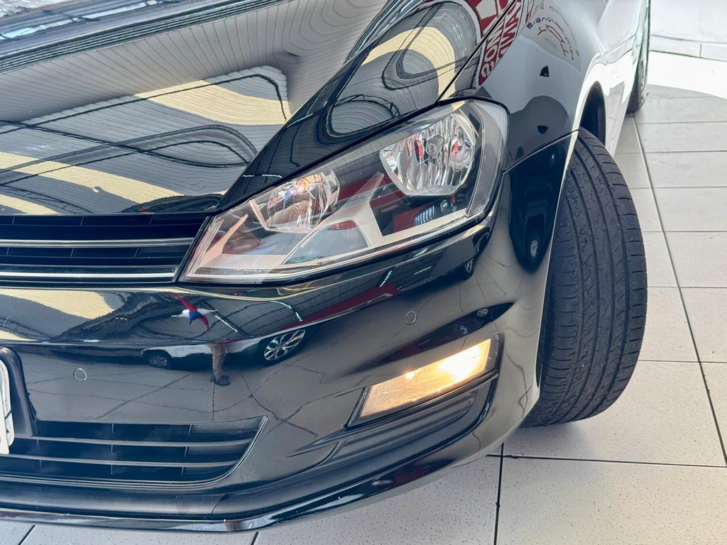 Volkswagen Golf Preto