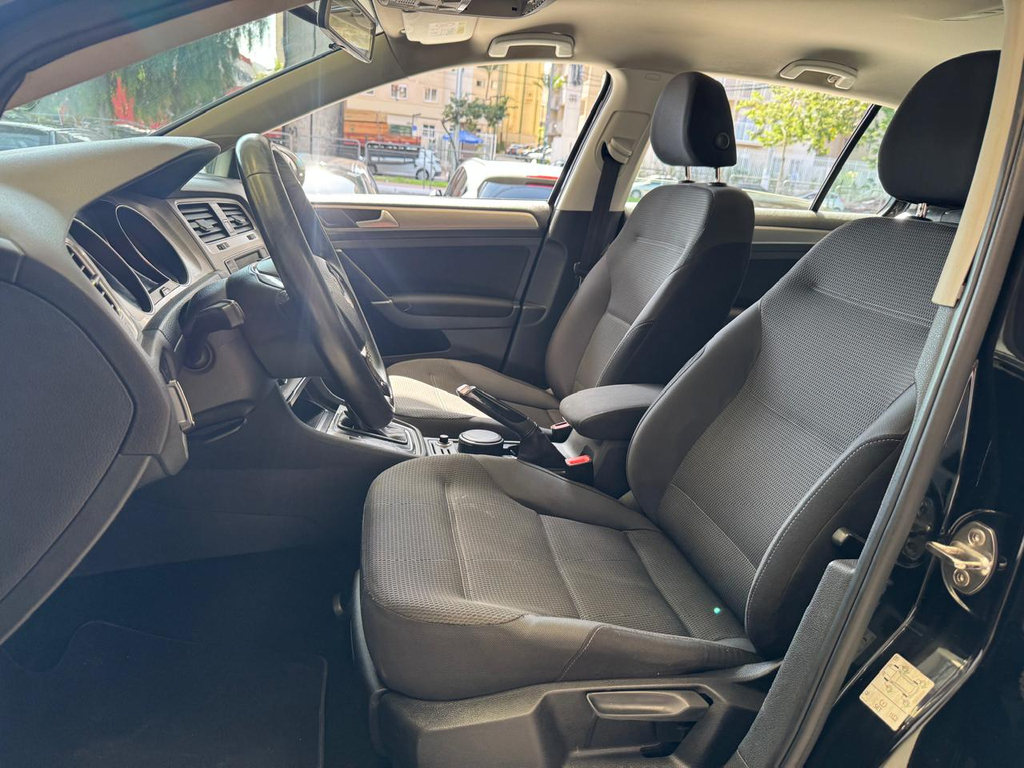 Volkswagen Golf Preto