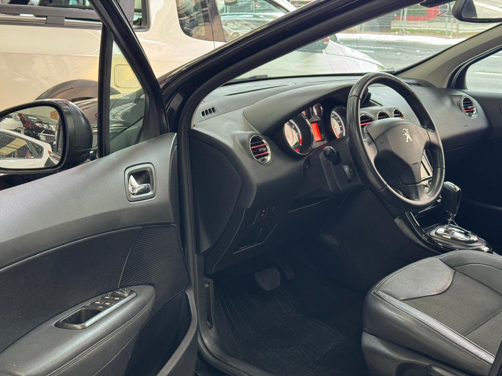 Peugeot 308 Preto