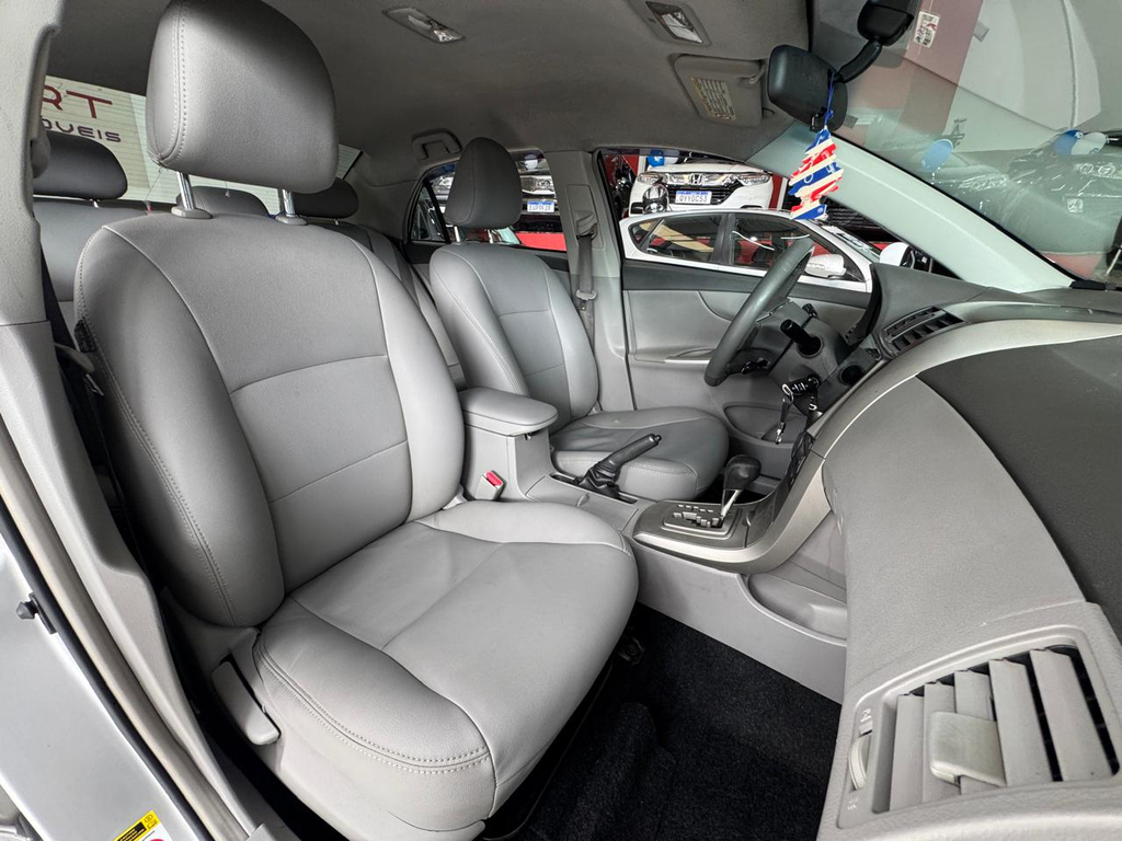 Toyota Corolla Prata