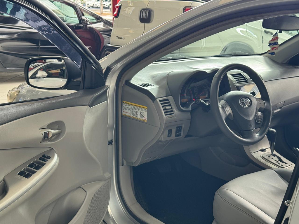 Toyota Corolla Prata