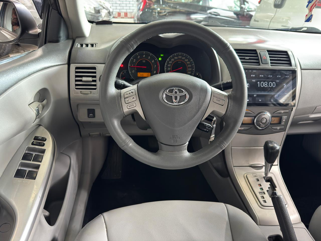 Toyota Corolla Prata