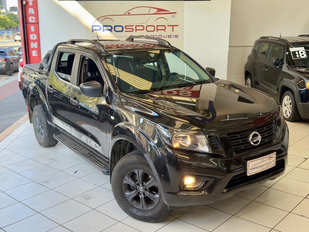 Nissan Frontier Preto