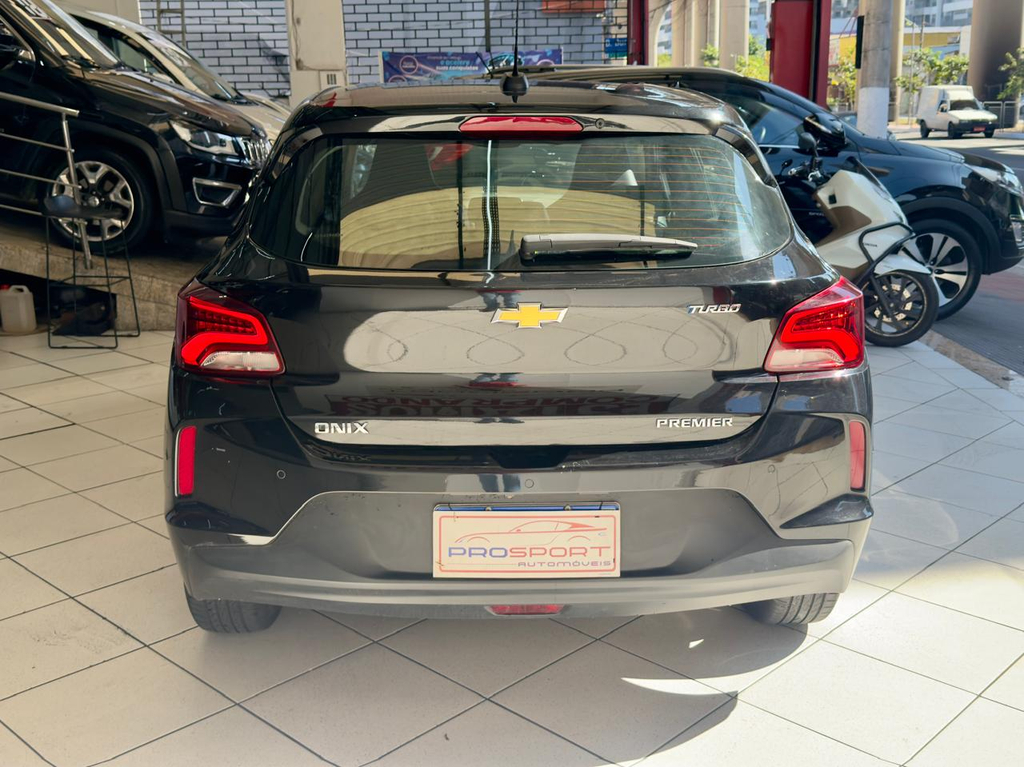 Chevrolet Onix Preto