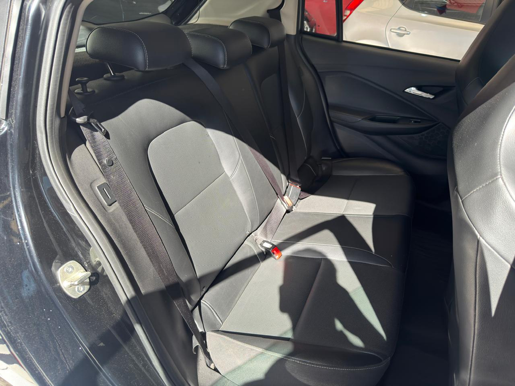 Chevrolet Onix Preto