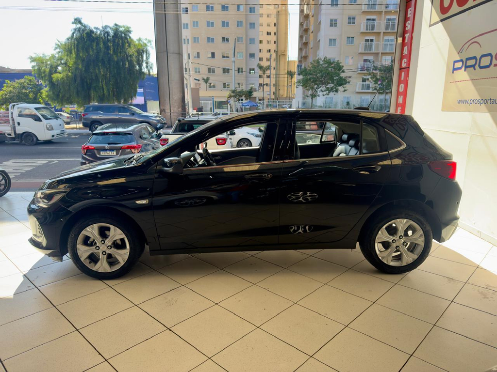 Chevrolet Onix Preto