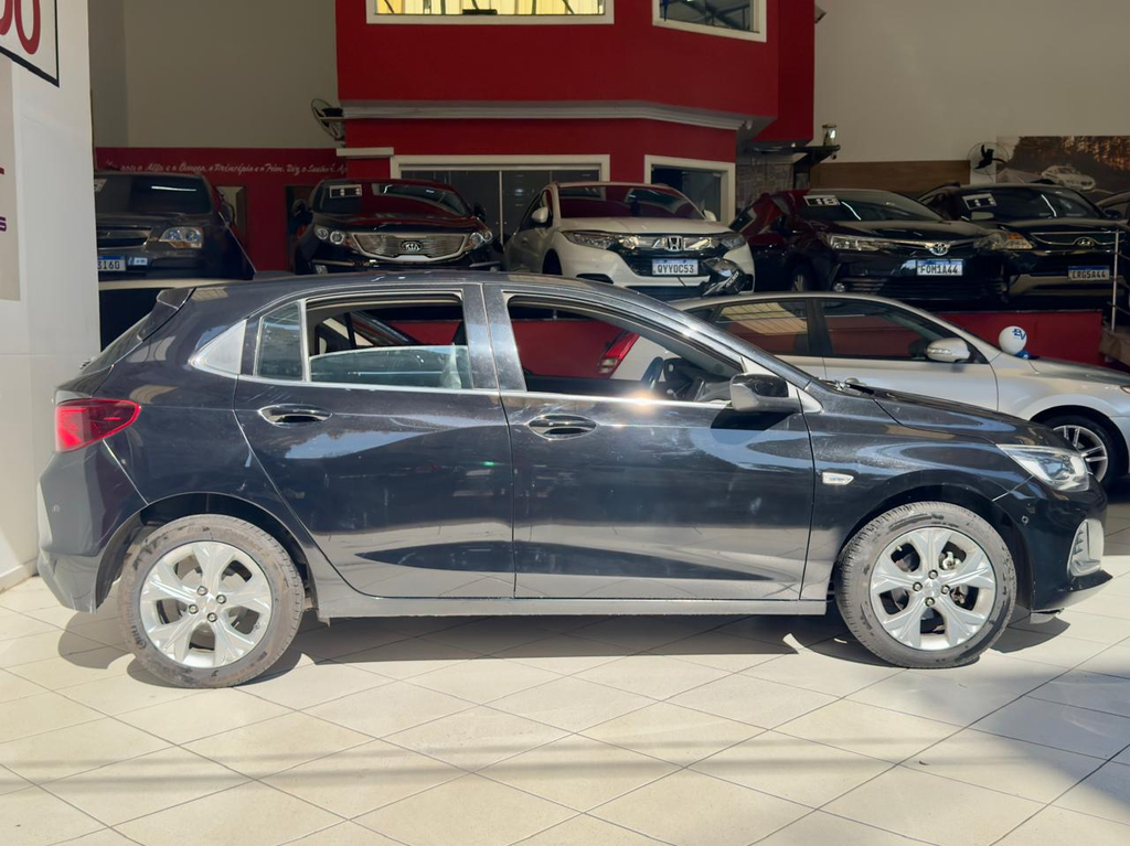 Chevrolet Onix Preto