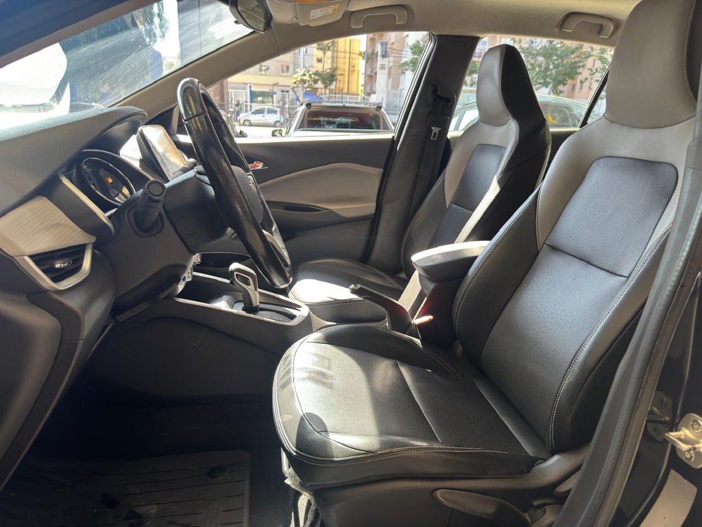 Chevrolet Onix Preto