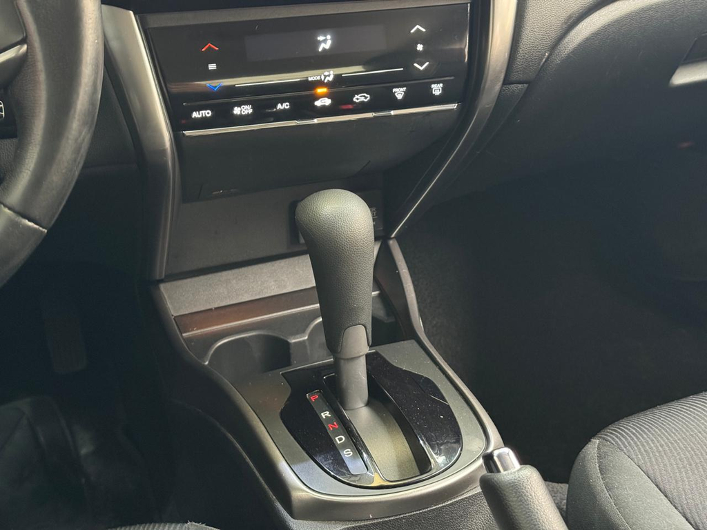 Honda City Cinza